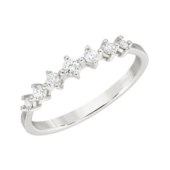 Seven graduated diamond ring